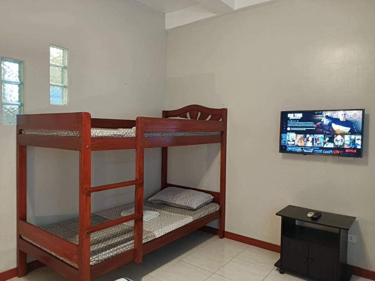 Villa Skanderbeg Guest House Puerto Princesa Eksteriør billede