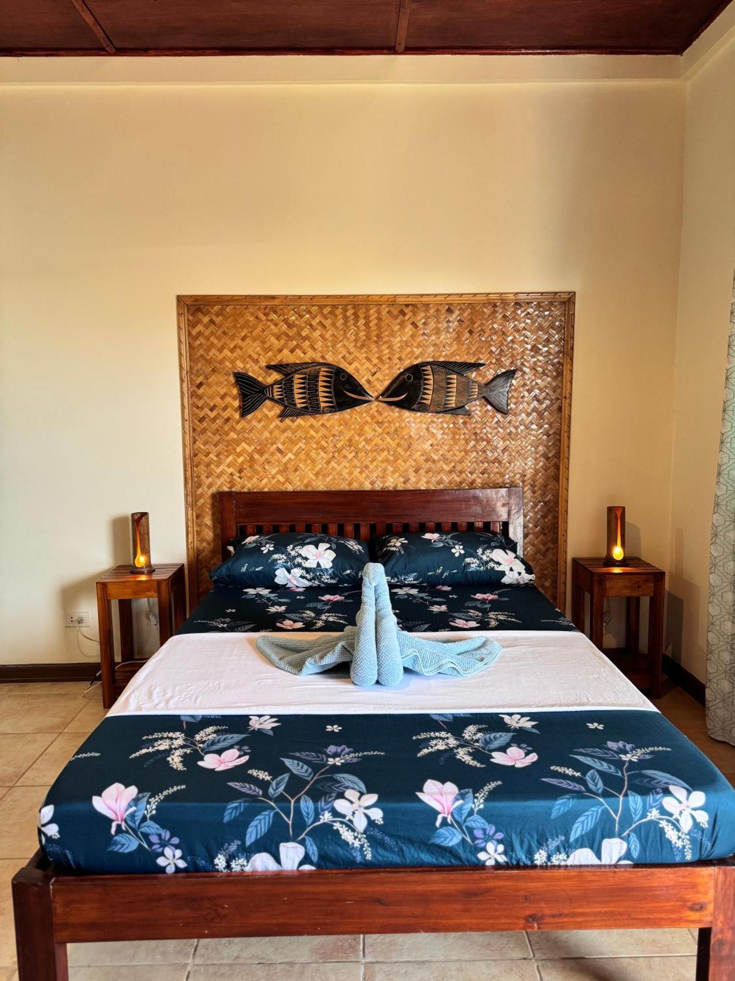 Villa Skanderbeg Guest House Puerto Princesa Eksteriør billede