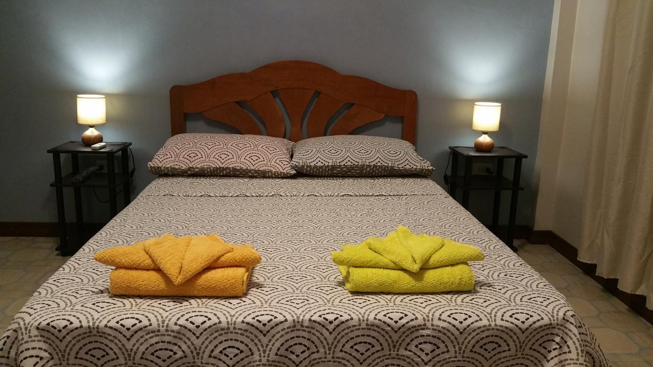 Villa Skanderbeg Guest House Puerto Princesa Eksteriør billede