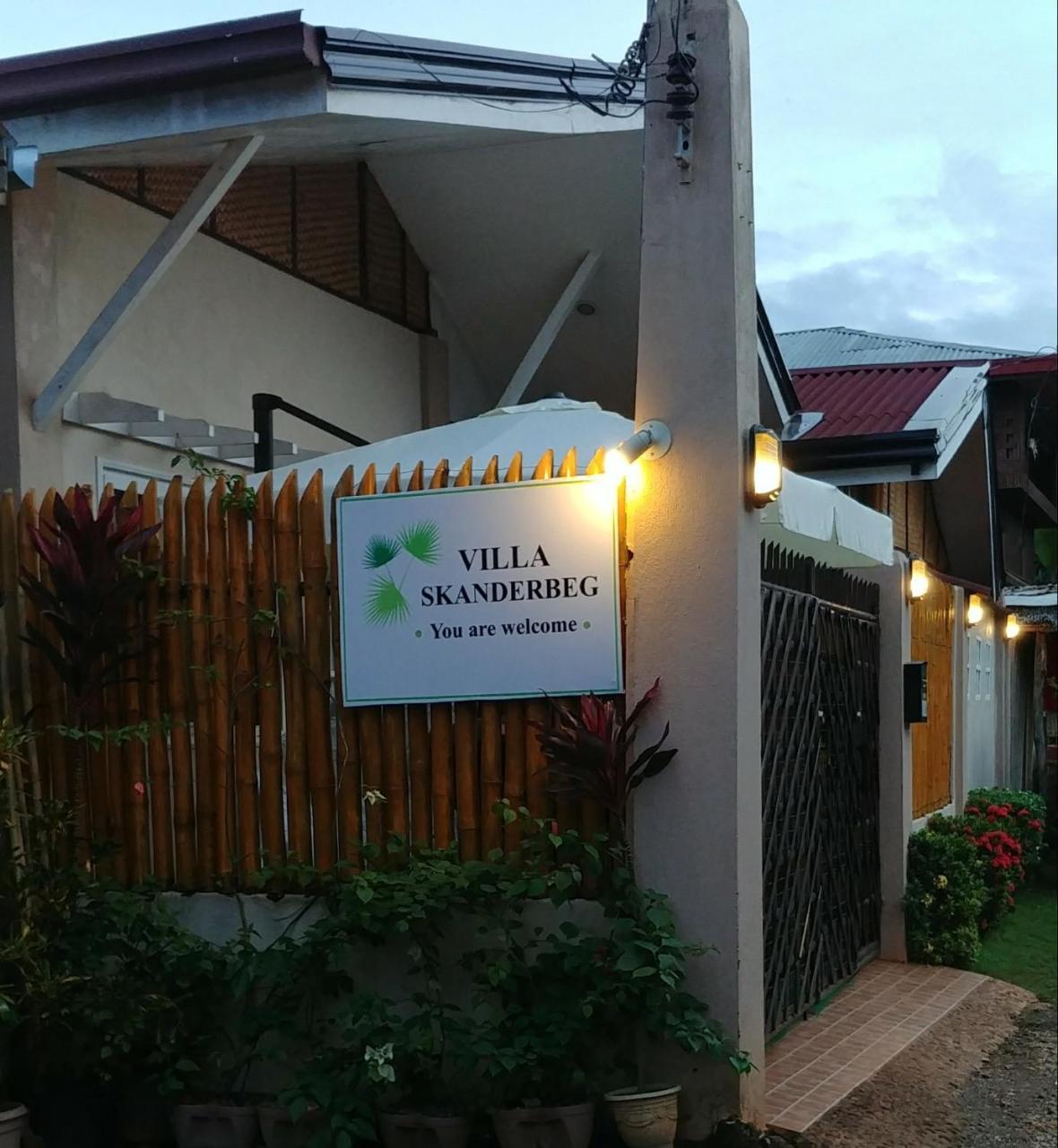 Villa Skanderbeg Guest House Puerto Princesa Eksteriør billede